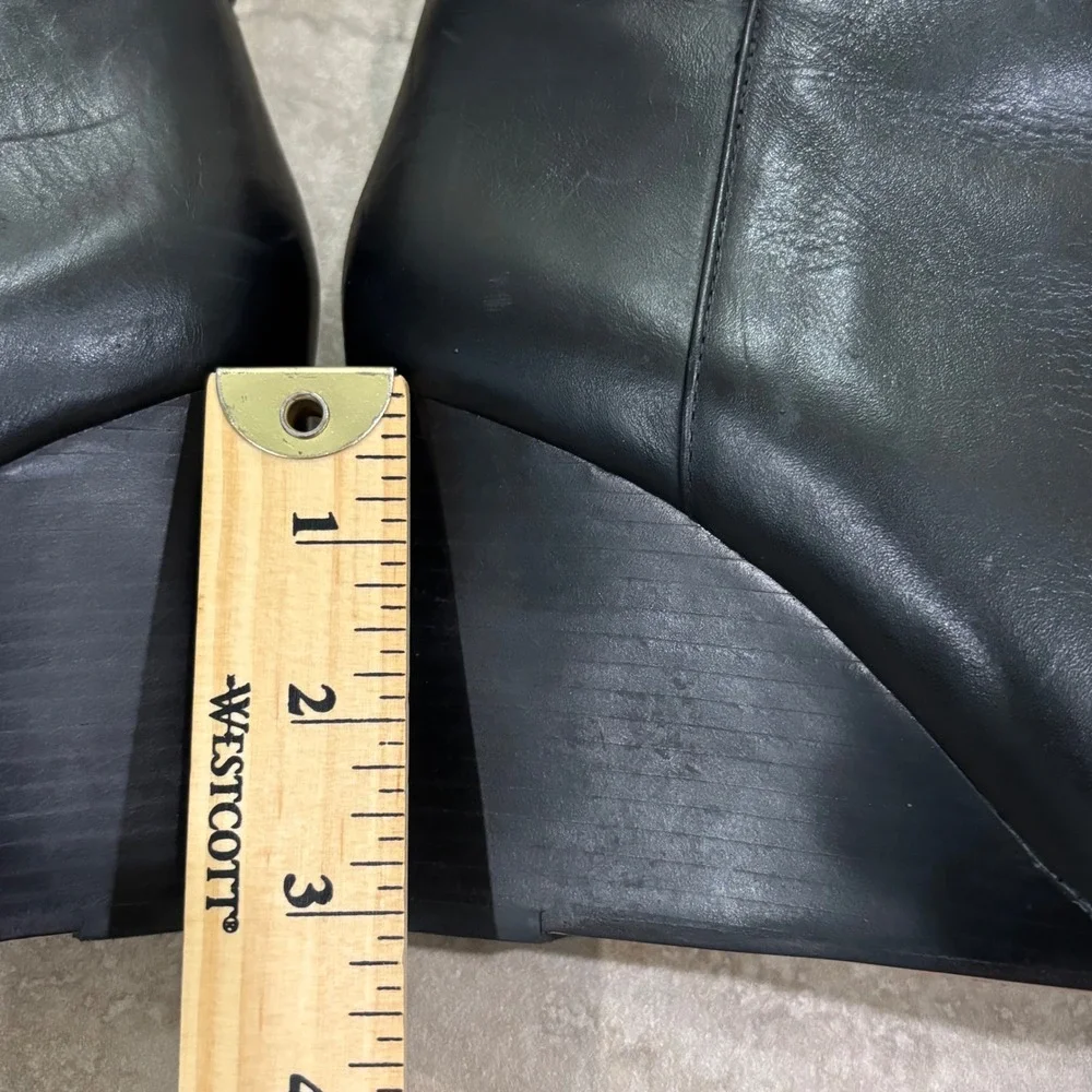 Tory Burch Black Leather Wedge Ankle Boots Gold Buckle Logo‎ 8.5M 5930118
